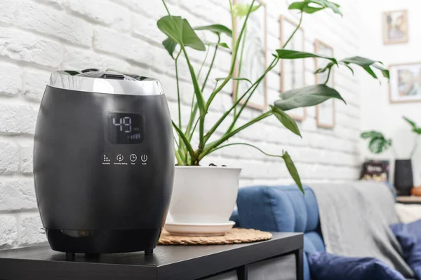 Humidificateur Brouillard Frais Ultrasonique Pour Maison Sur Une Petite Table — Photo