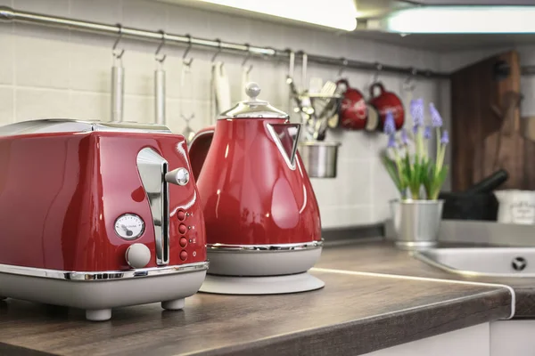 Tostapane Rosso Bollitore Elettrico Slile Retrò Tavolo Cucina Interna — Foto Stock