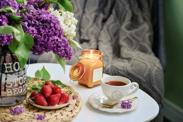 Bouquet Purple Lilac Flowers Coffee Table Cup Tea Fresh Burning — Stock Photo, Image