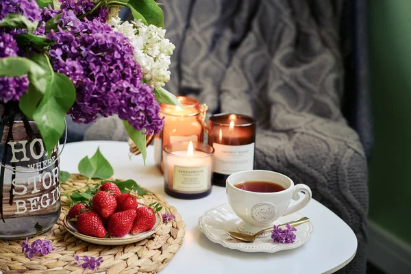 Bouquet Purple Lilac Flowers Coffee Table Cup Tea Fresh Burning — Stock Photo, Image