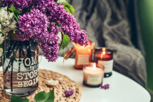 Bouquet Purple Lilac Flowers Coffee Table Burning Candles Home Interior — Stock Photo, Image