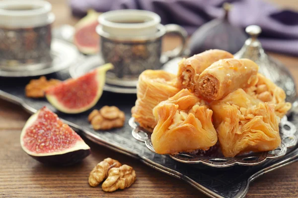 Oriental sweets with coffee — Stock Photo, Image