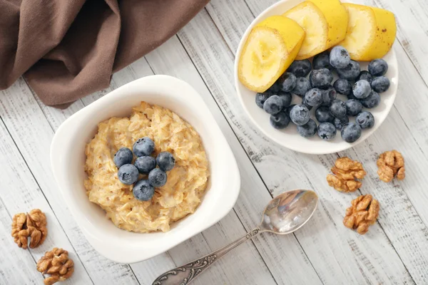 Porridge with bananas and blueberry — Stock Photo, Image
