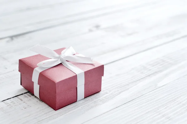 Red gift box — Stock Photo, Image