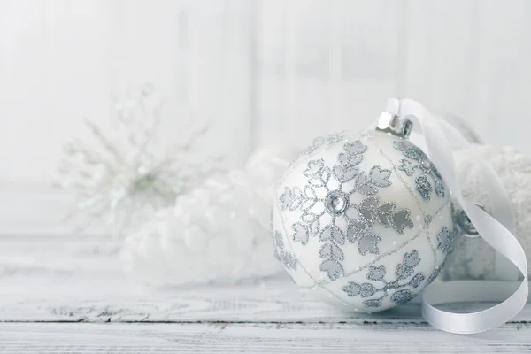 Boule de Noël blanche — Photo