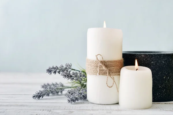 Velas com lavanda — Fotografia de Stock