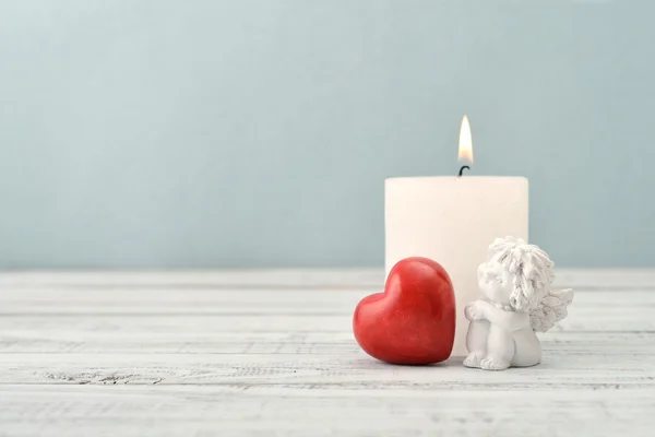 Anjo com coração de pedra — Fotografia de Stock