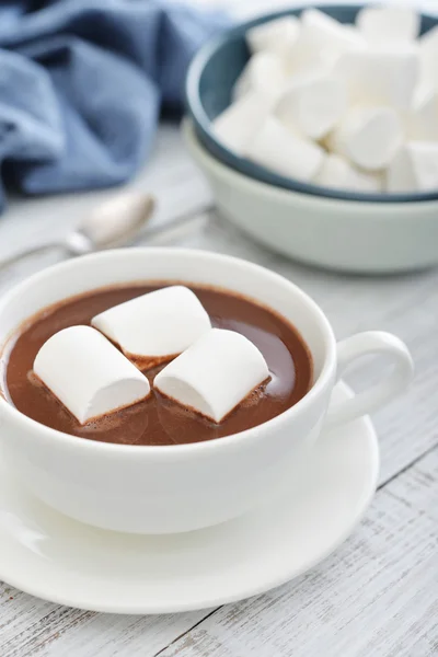 Becher mit heißer Schokolade — Stockfoto