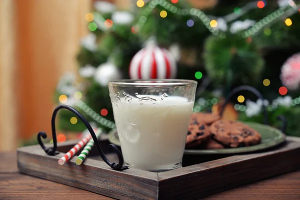 Latte e biscotti per Babbo Natale — Foto Stock