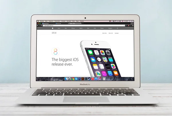 Apple Macbook Air erken 2014 — Stok fotoğraf