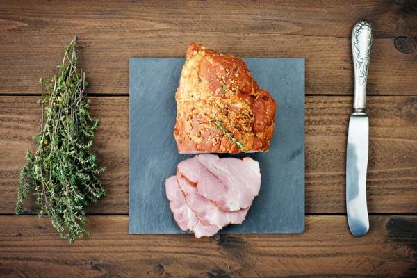 Cerdo al horno frío en rodajas — Foto de Stock