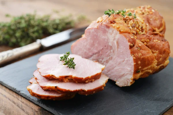 Cerdo al horno frío en rodajas — Foto de Stock