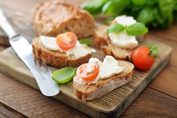 Brood met kaas — Stockfoto