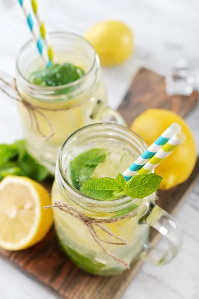 Лимонад с цитрусовыми — стоковое фото