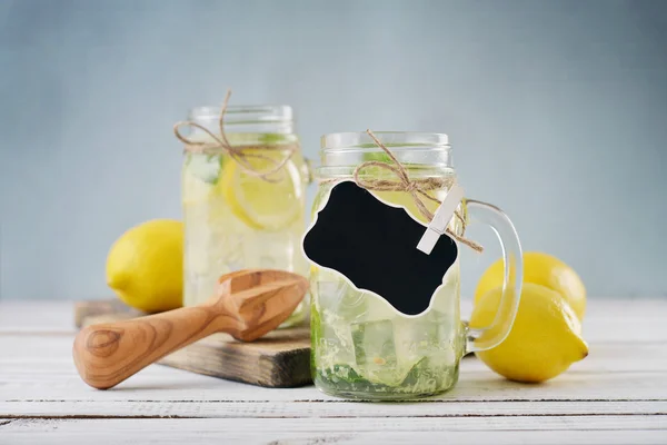 Limonade mit Zitrusfrüchten — Stockfoto
