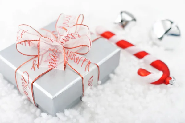 Gift box with ribbon — Stock Photo, Image