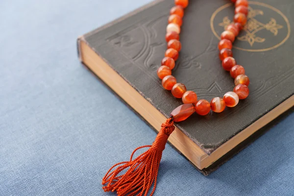 Holy Quran with beads — Stock Photo, Image