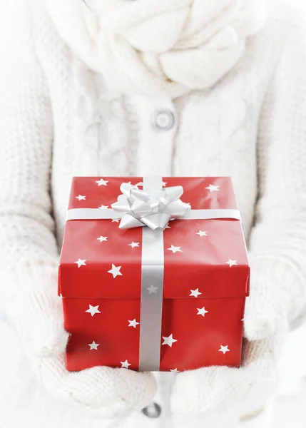 Rote Geschenkschachtel — Stockfoto
