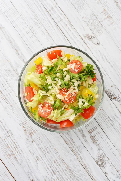 Salada de legumes com parmesão — Fotografia de Stock