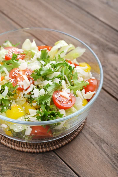 Sebze salatası parmesan ile — Stok fotoğraf