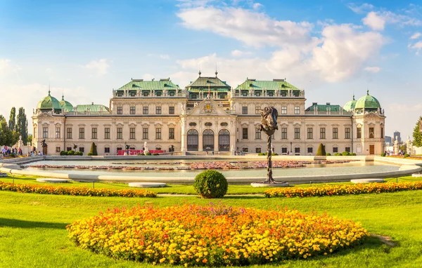 Vista frontal no Palácio Belvedere, Viena, Áustria — Fotografia de Stock