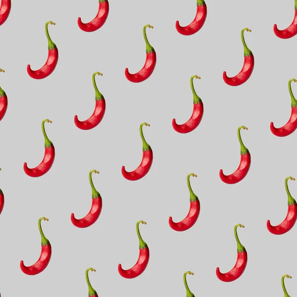 Red Hot Chili Peper Een Grijze Achtergrond — Stockfoto