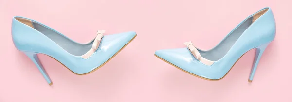 Pare of blue shiny high heel shoes on pink background, flat lay, banner — Stock Photo, Image