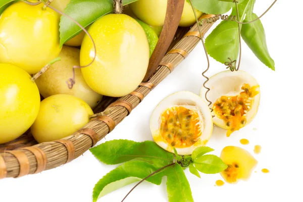 Passion fruit basket — Stock Photo, Image