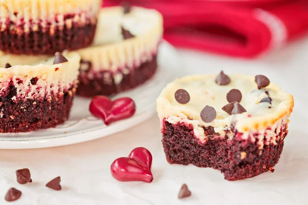 Mini tartas de terciopelo rojo — Foto de Stock