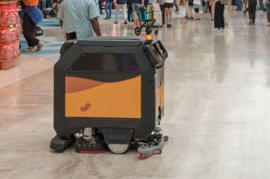 Singapur, Singapur - 2 Ekim 2025 Buddha Diş Kalıntısı Tapınağı karmaşık altın heykeller ve canlı adaklar içerir..