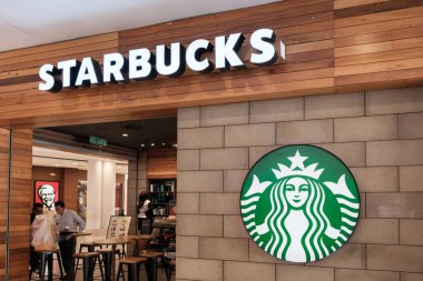 Penang, Malezya - 16 Ekim 2025 Haagen-Dazs marka levhası açık sarı ve kırmızı renklerde, dondurma dükkanının davetkar atmosferi ve açık logosunu gözler önüne seriyor..