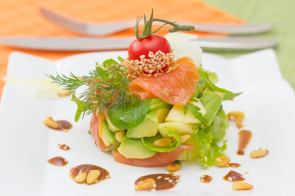 Salmon and avocado salad garnish with cedar nut dressing — Stock Photo, Image