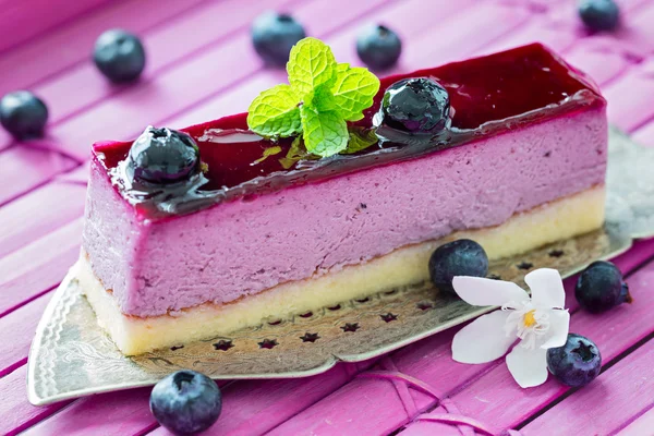 Slice of blueberry mouse cake on old antique cake slicer — Stock Photo, Image