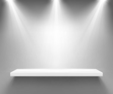 Boş beyaz raf tarafından üç spot ışıklı