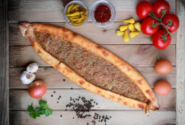 Et pide, geleneksel