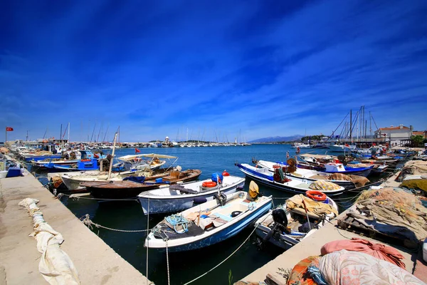 Urla 'daki liman manzarası. Urla, İzmir 'in İzmir ilinin merkezi olan bir ilçedir..