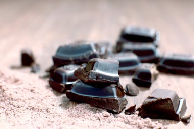 kırılmış çikolata