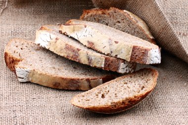 kahverengi dilimlenmiş ekmek