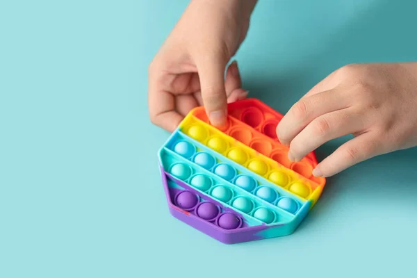 Silikon oyuncak anti-stresi patlat. Yeni moda. Renkli stres önleyici silikon sensör oyuncağı.