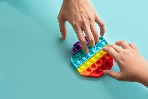 Silikon oyuncak anti-stresi patlat. Yeni moda. Renkli stres önleyici silikon sensör oyuncağı.
