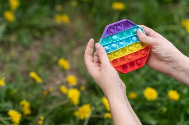Silikon oyuncak anti-stresi patlat. Yeni moda. Renkli stres önleyici silikon sensör oyuncağı.