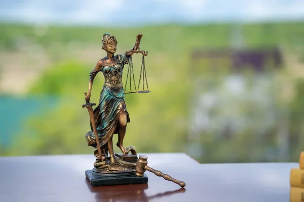 Themis Heykeli. Adalet ve hukukun sembolü, suç ve ceza, hukuk hukuku kavramı.