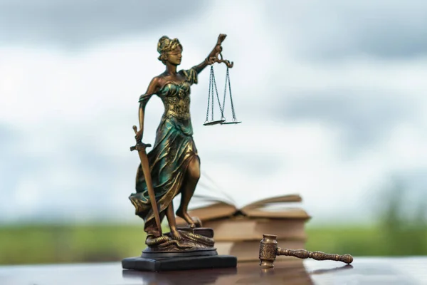 Themis Heykeli. Adalet ve hukukun sembolü, suç ve ceza, hukuk hukuku kavramı.