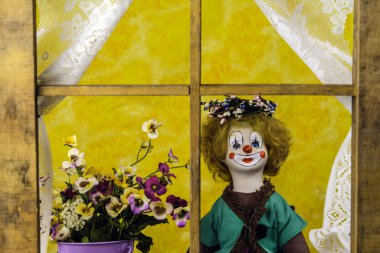 antika porselen bebek