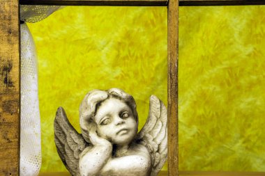 Çocuk melek heykeli