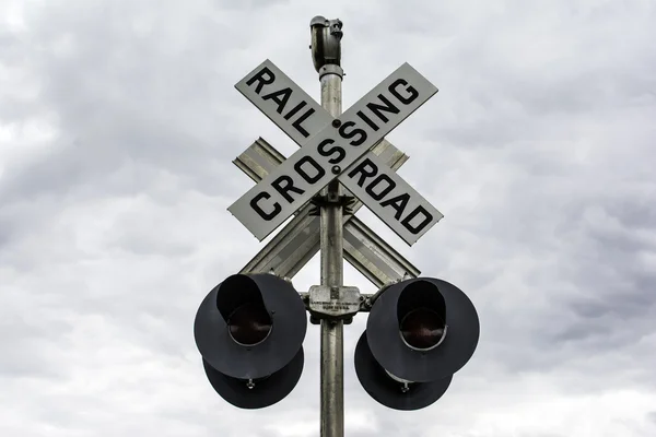 Järnvägen passerar signalen — Stockfoto