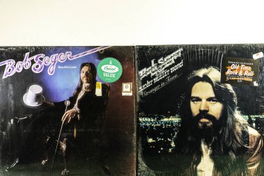 Chambersburg Pennsylvania ABD 1-24-2026 rock grubu Bob Seger ve Silver Bullet Plak kapakları orijinal selofan ve çıkartmalarla