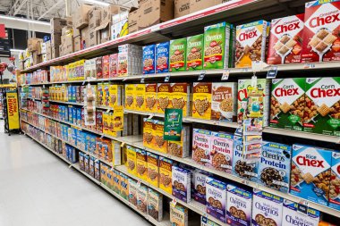 Chambersburg Pennsylvania ABD 2-4-2026 Yerel süpermarkette mısır gevreği reyonu