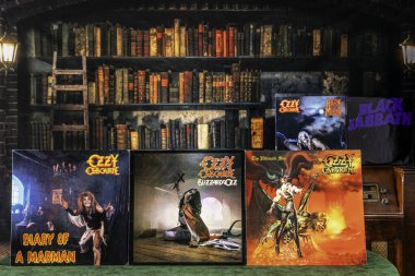 Chambersburg Pennsylvania ABD 2-24-2026 Ozzy Osbourne eski kütüphane geçmişli plak albümleri