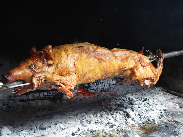 Cerdo a la parrilla en el estante — Foto de Stock